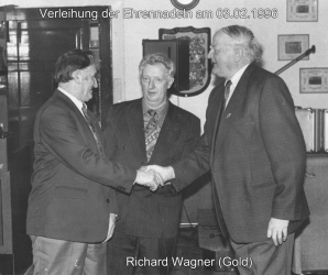 Verleihung der goldenen Ehrennadel am 03.02.1996